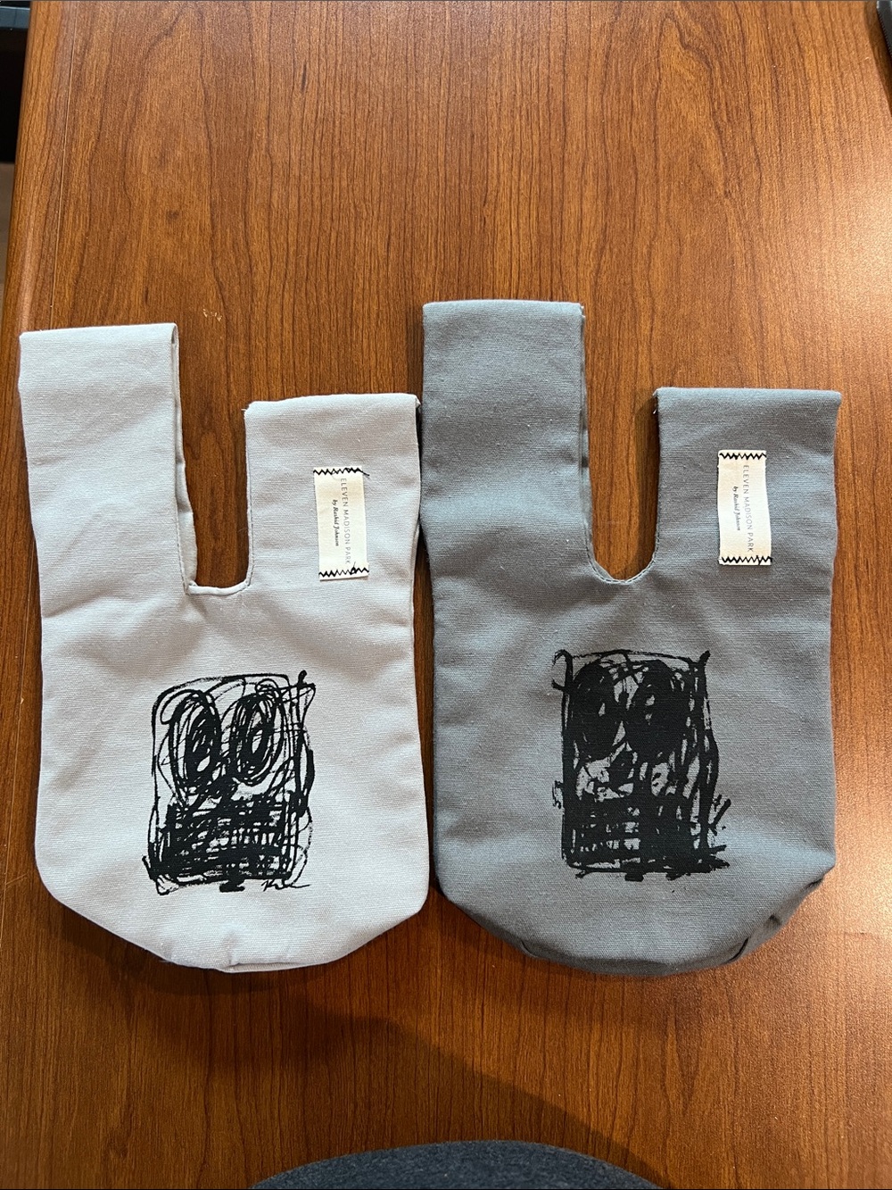 Art Sketch Tote Pair in Light Gray and Charcoal